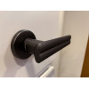 Ручка дверная PANATHENAIC R5 NERO-ST раздельная на круглой розетке, цвет черный soft-touch, ЦАМ